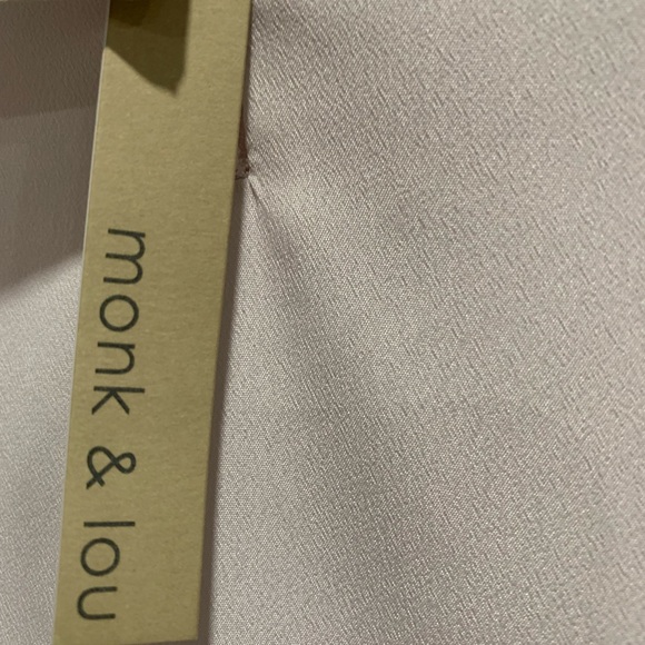 NWT- Monk and Lou lilac short sleeve size medium - Picture 6 of 11